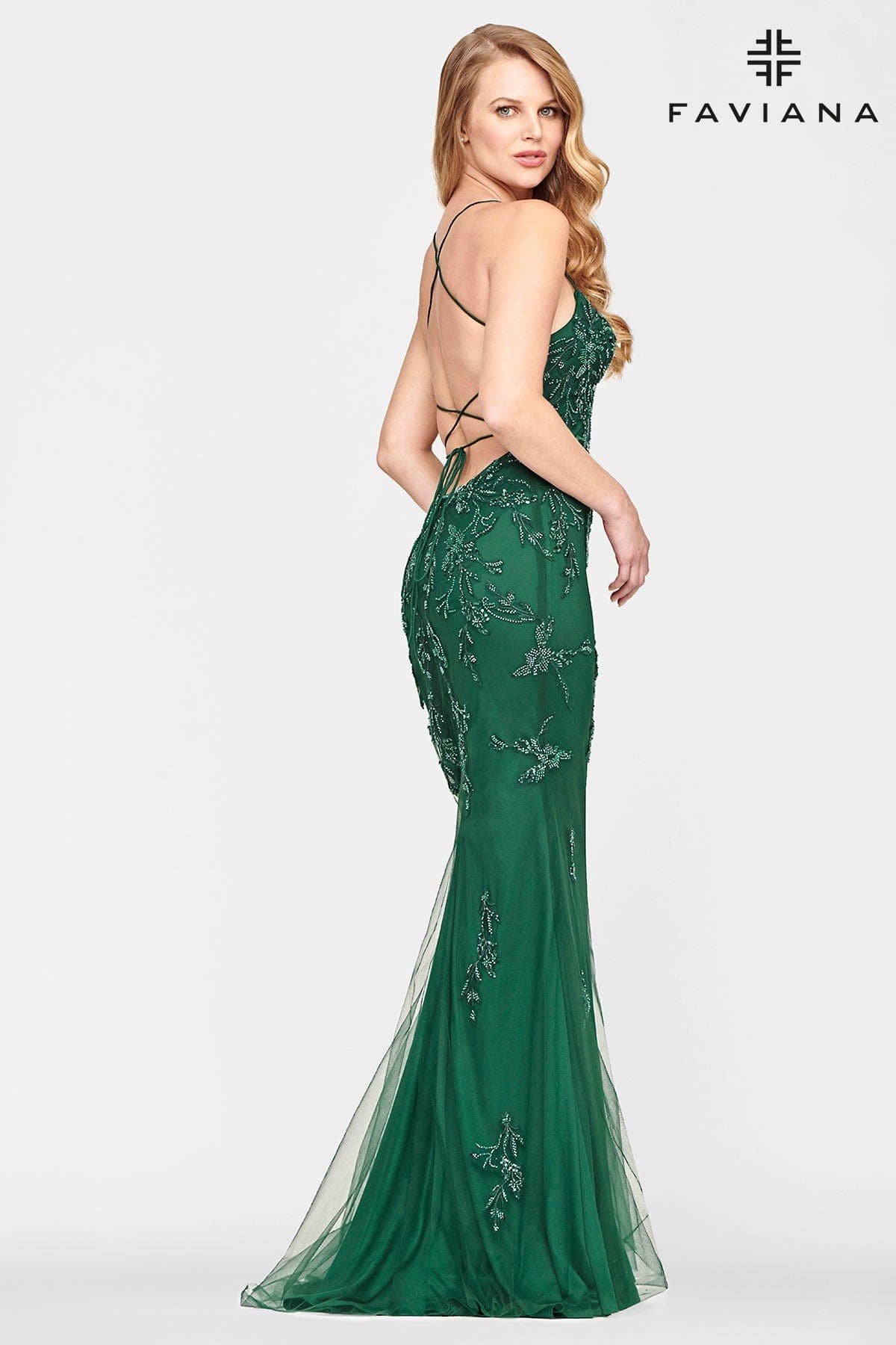 Hunter Green Long Tulle Prom Dress With Beaded Applique And Scoop Neckline