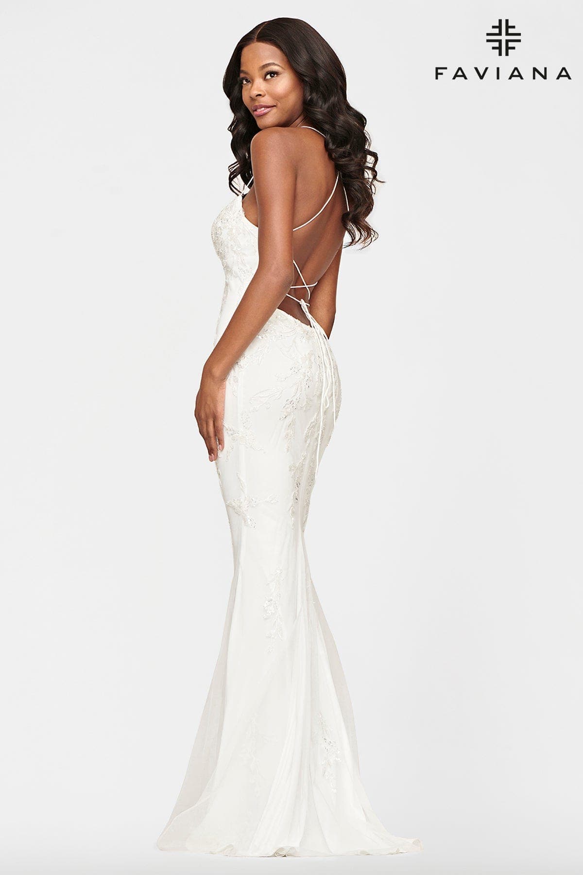 White Long Tulle Prom Dress With Beaded Applique And Scoop Neckline